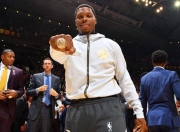 九游官网-雄鹿队后卫喜获新生儿，球队集体庆祝