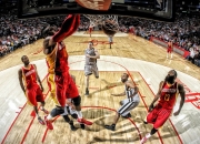 九游APP-绝对导演！詹姆斯掌控全场节拍，广东队以节奏击溃深圳队