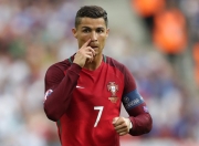 九游官网-温网上的个人孤岛，梅德韦杰夫如何用一个人的肩膀，扛起拉沃尔杯的虚空之重