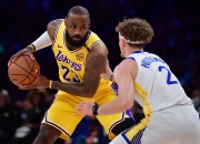 九游娱乐网站-NBA比赛重燃激情，湖人力克勇士夺胜