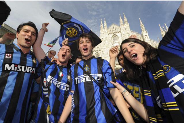 比利时球迷热情支持,球队备战下一场的简单介绍 比利时球迷热情支持,球队备战下一场的简单介绍