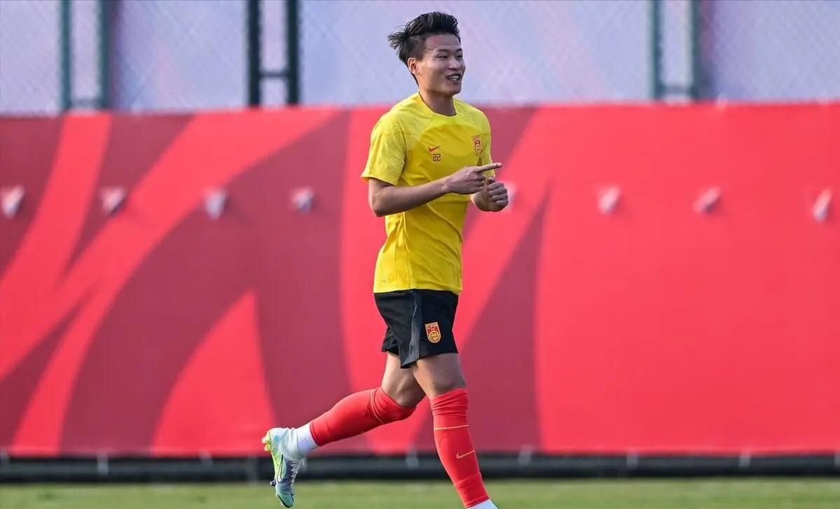 大连人亚冠球队备战展现出色状态,期待比赛的简单介绍 大连人亚冠球队备战展现出色状态,期待比赛的简单介绍