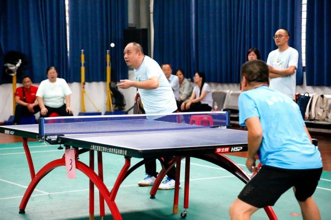 赛场上的精彩瞬间,引发全场热烈掌声! 赛场上的精彩瞬间,引发全场热烈掌声!