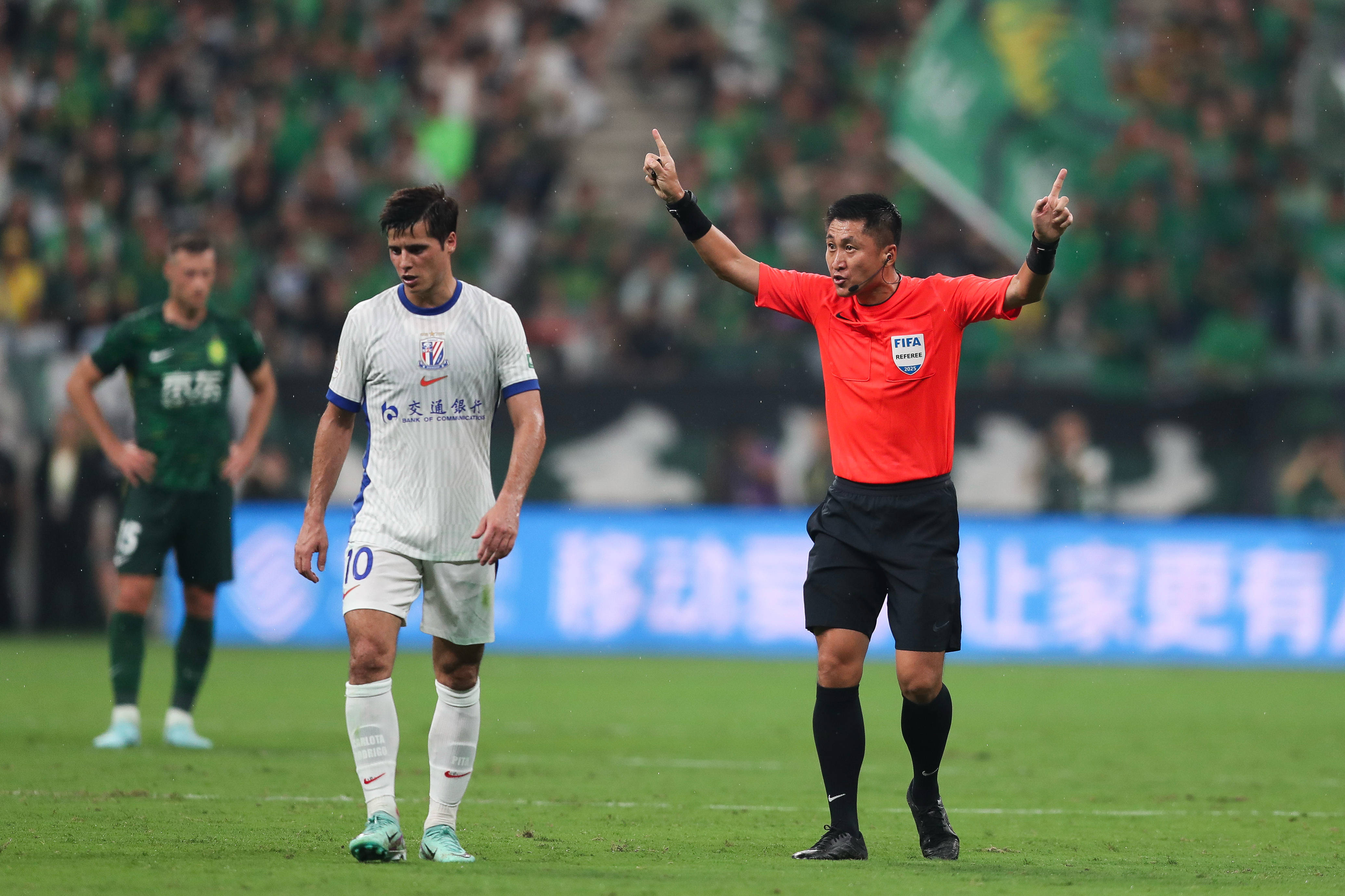 申花不敌国安,遭遇连败引发球迷质疑的简单介绍 申花不敌国安,遭遇连败引发球迷质疑的简单介绍