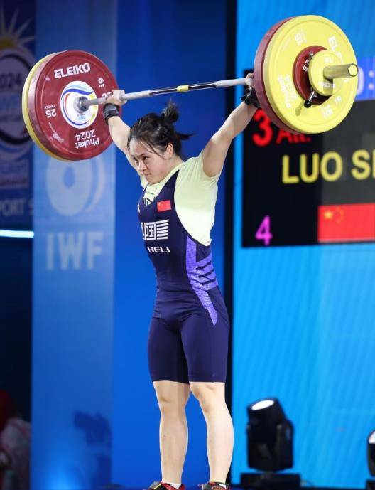 举重项目:选手豪取一金震惊全场 举重项目:选手豪取一金震惊全场