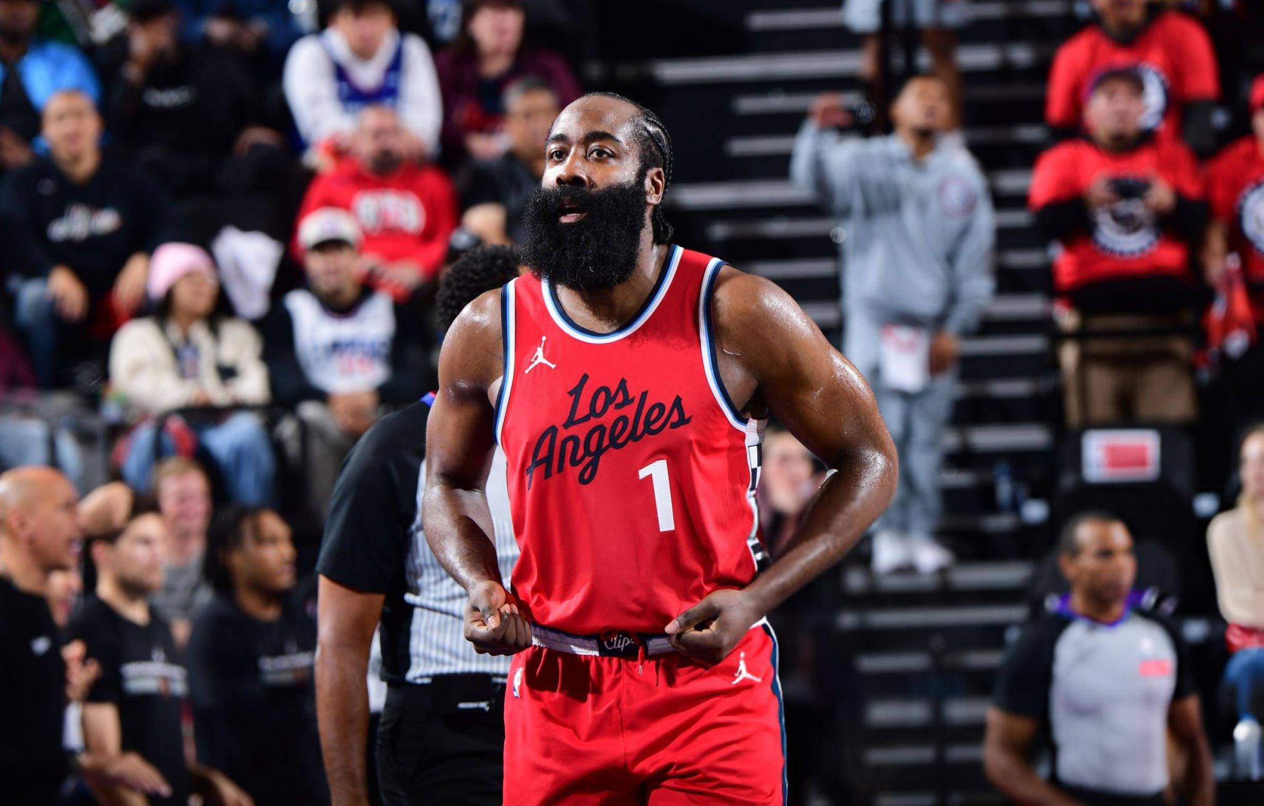 火箭主帅:詹姆斯-哈登积极度很高 火箭主帅:詹姆斯-哈登积极度很高