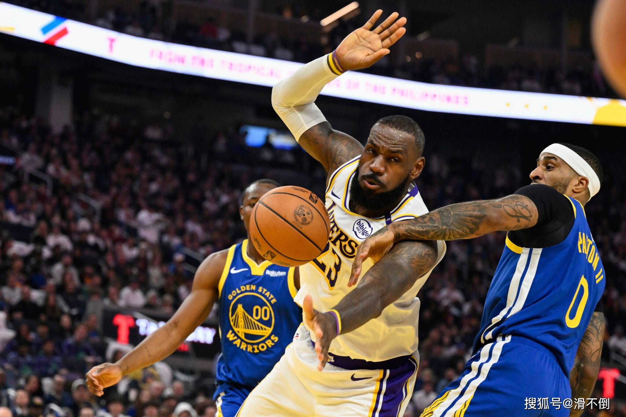 NBA比赛重燃激情，湖人力克勇士夺胜