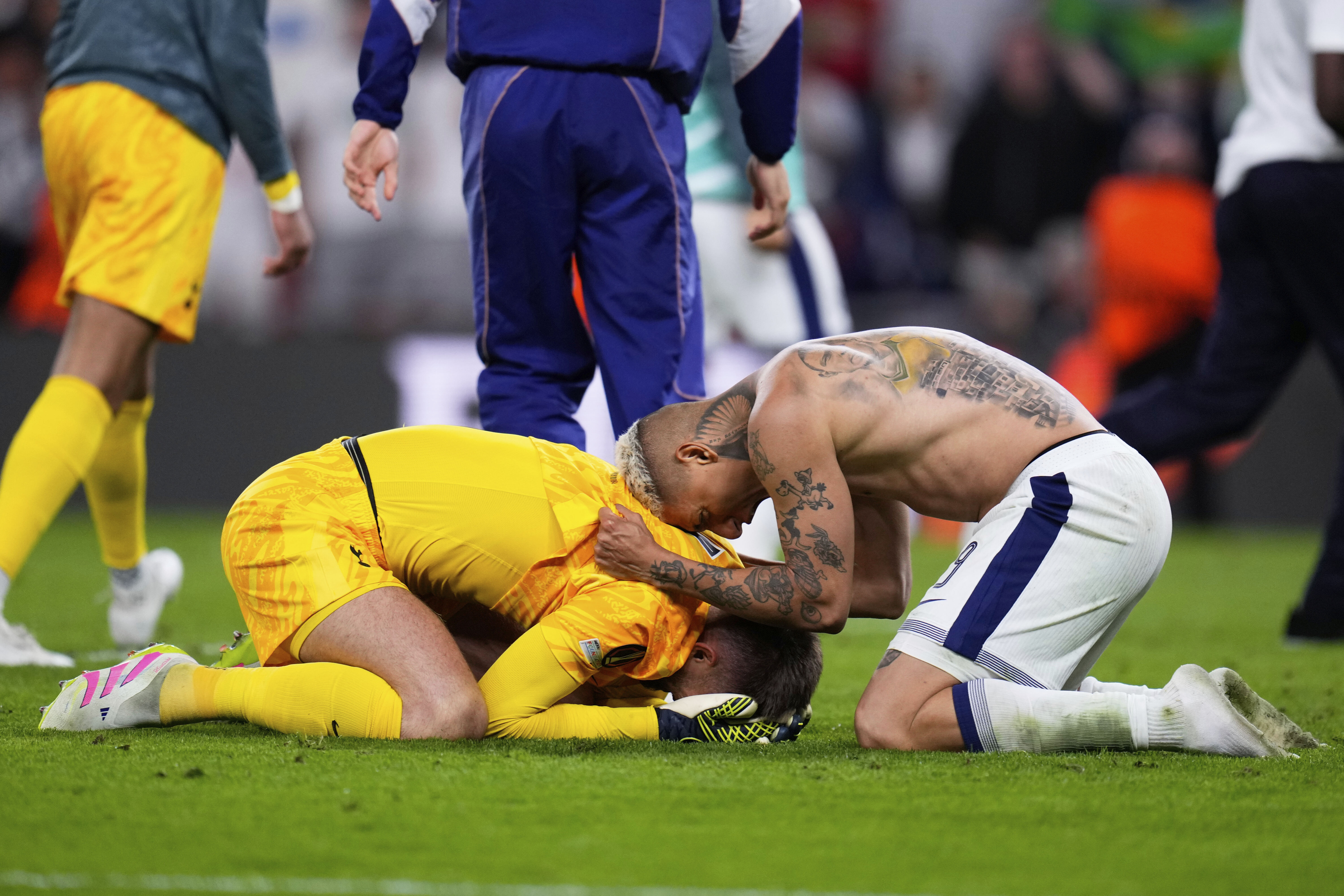 夺冠之路!足球比赛火爆进行 夺冠之路!足球比赛火爆进行