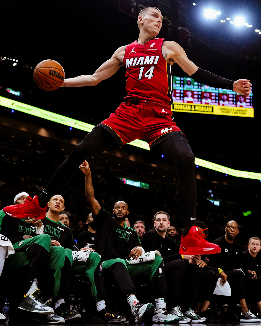 热火队主场表现出色,成功晋级 热火队主场表现出色,成功晋级