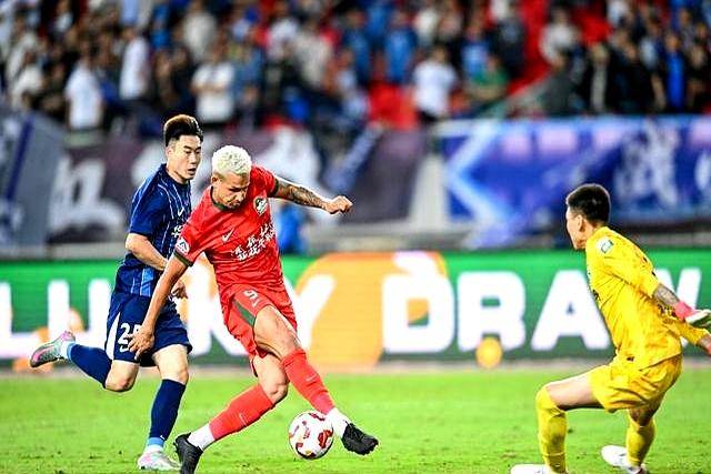 联赛比赛紧张刺激,胜负悬念迭起 联赛比赛紧张刺激,胜负悬念迭起