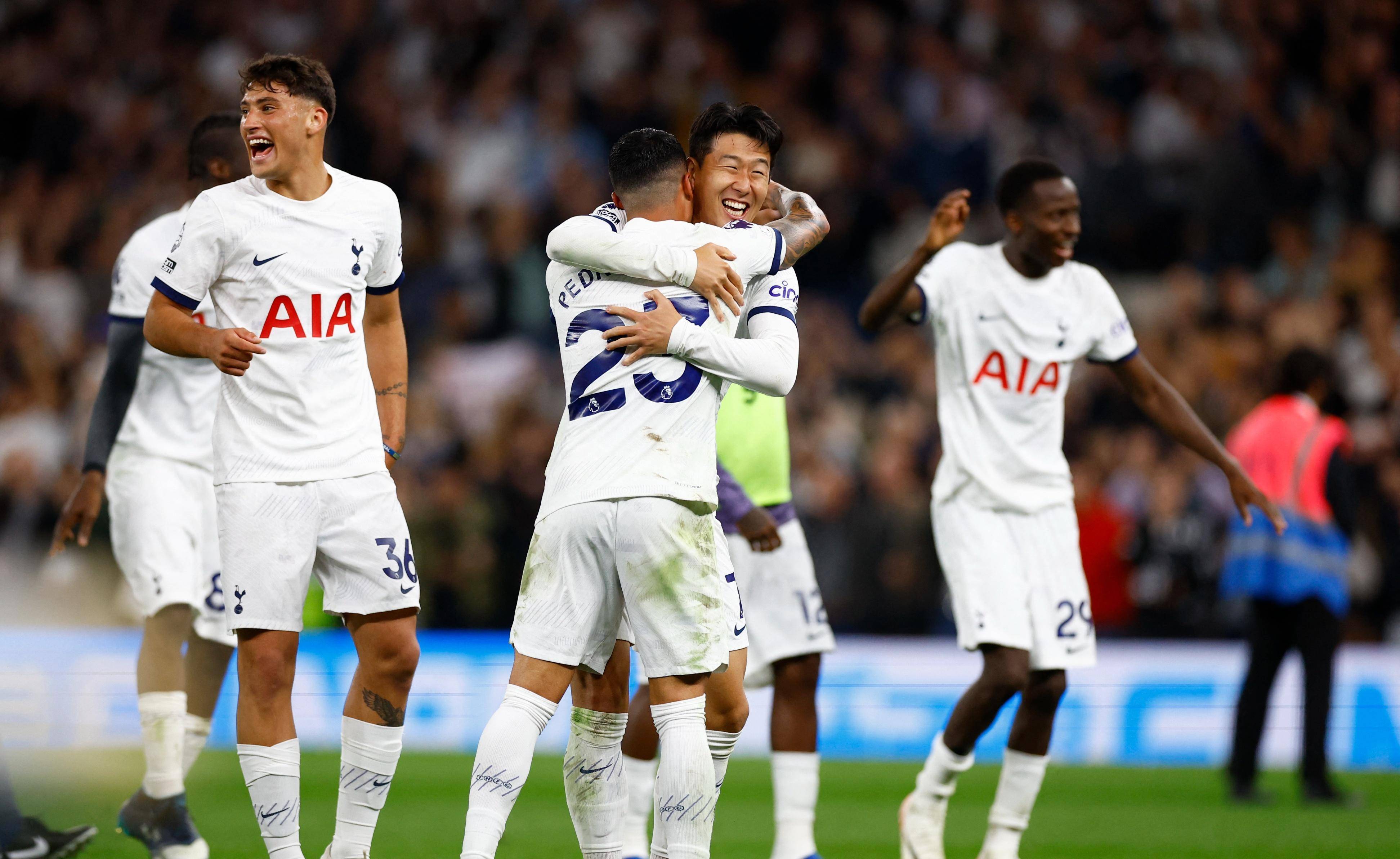 曼联主场不敌热刺,球队状态低迷 曼联主场不敌热刺,球队状态低迷