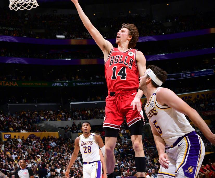 湖人核心复出，豪取胜利击败公牛