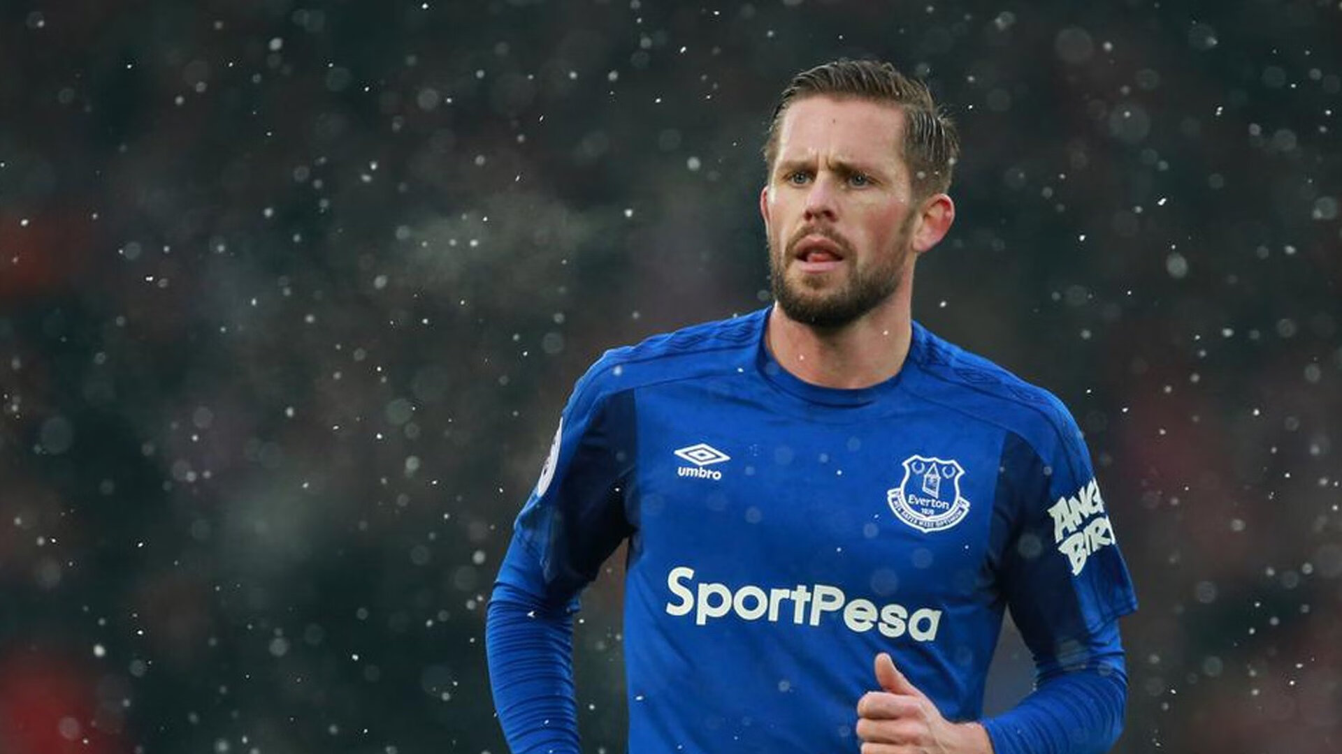 悬崖之舞,当英超决战与约基奇的关键先生在同一时空奏鸣