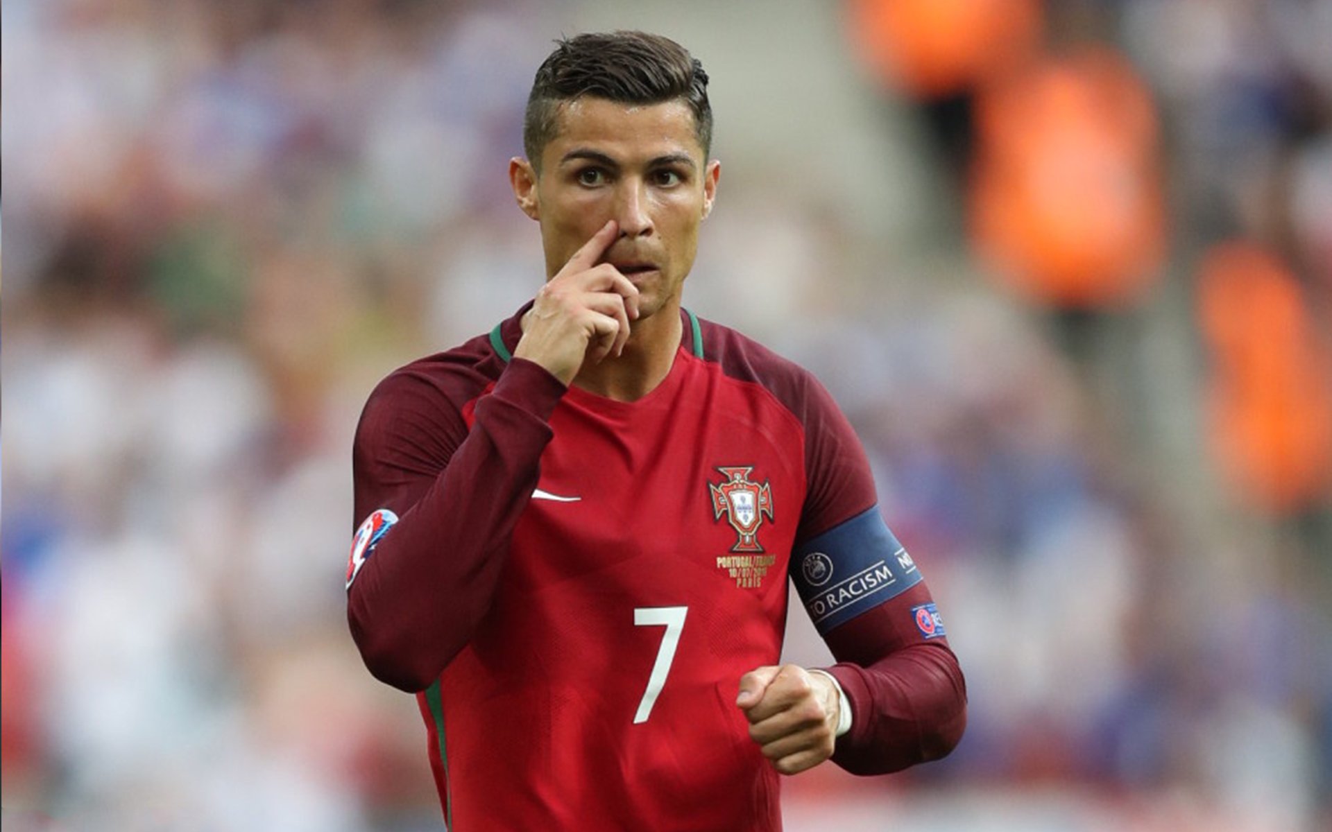 温网上的个人孤岛，梅德韦杰夫如何用一个人的肩膀，扛起拉沃尔杯的虚空之重