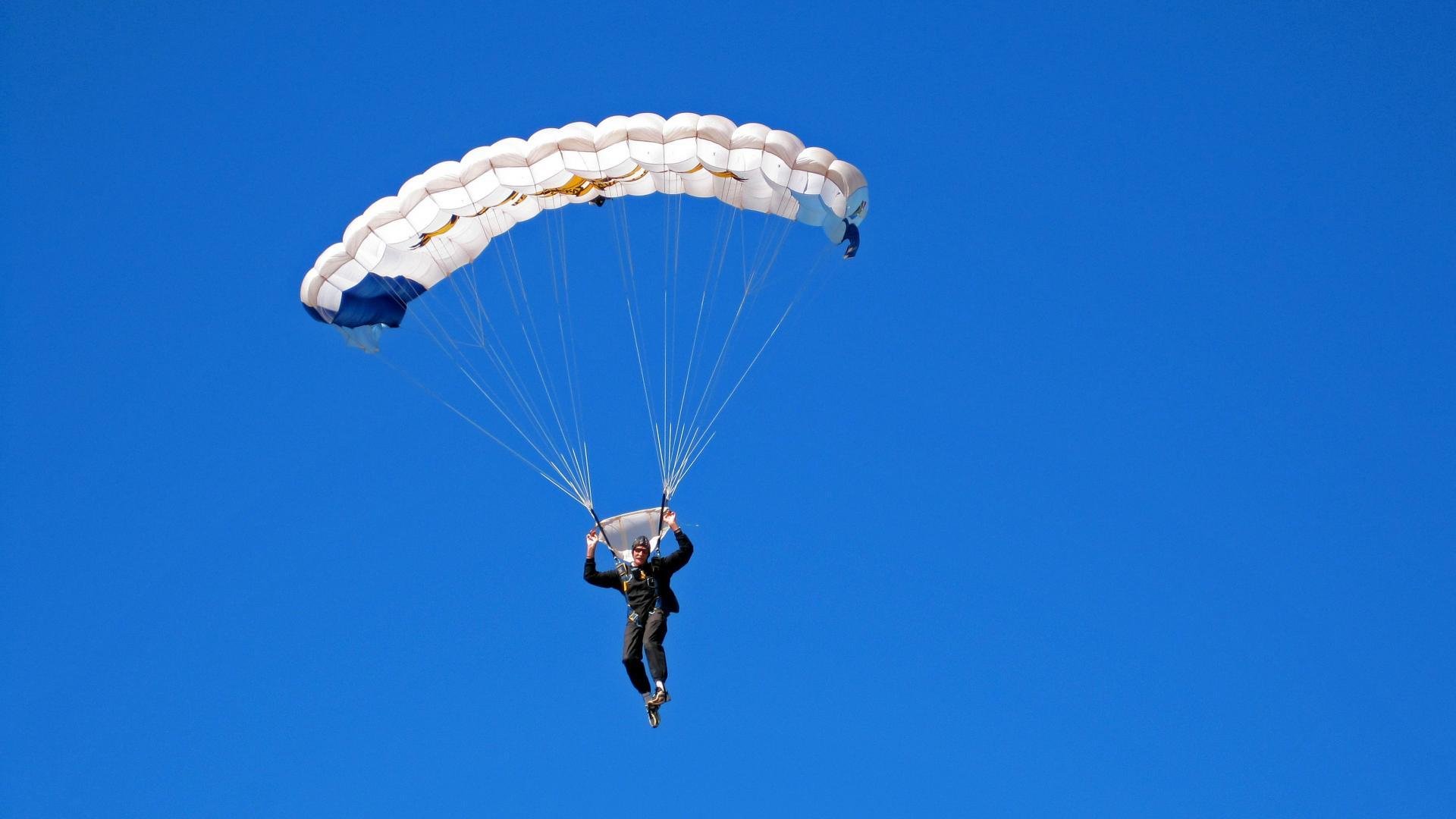 孤胆英雄与逆转齿轮，李梓嘉的丹麦一夜，如何重写了汤杯的叙事法则
